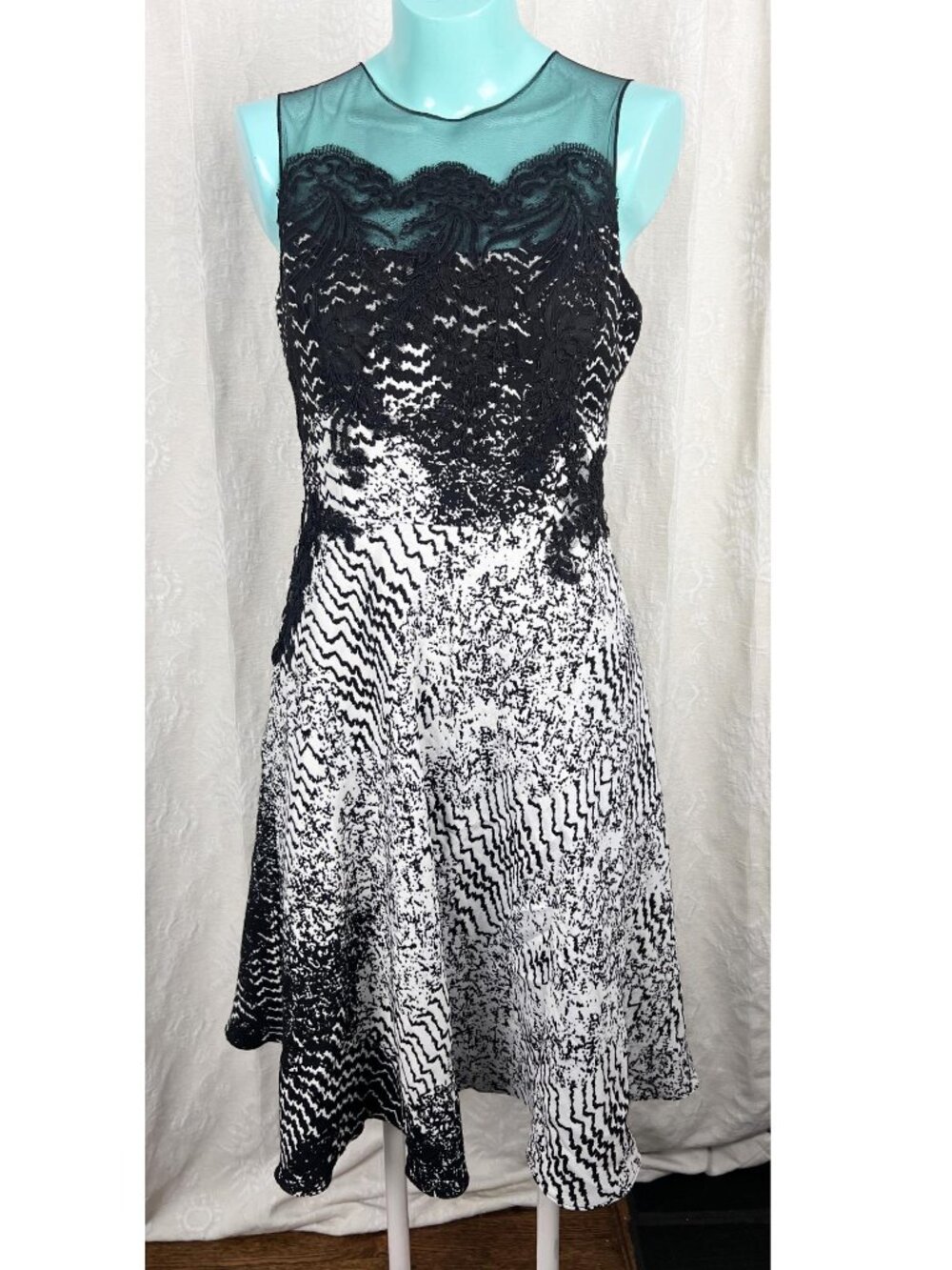 Teri Jon By Rickie Freeman black & white embroidered formal cocktail dress 8